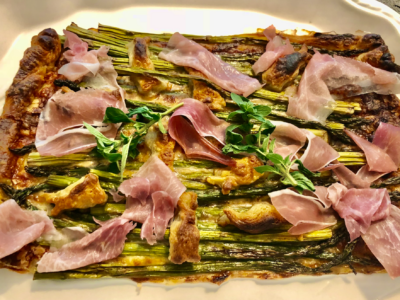 Spring's Asparagus Tart with cheese and Parma Ham