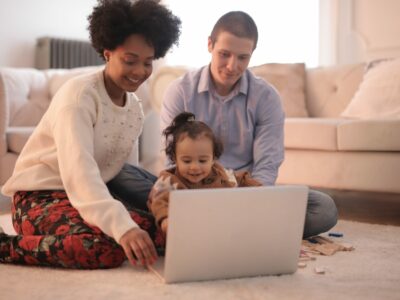 Are you a stay-at-home mom or dad? Check out these side hustles ideas! 4